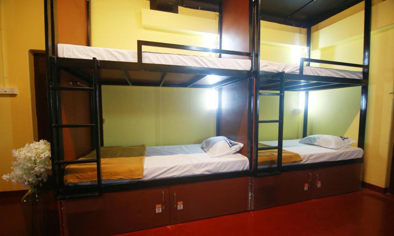 The Metro Pod - Backpackers A/C Dormitory Kochi Exterior photo