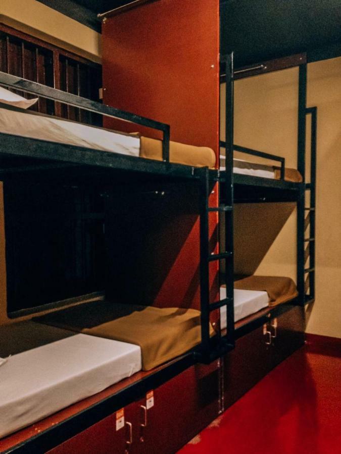 The Metro Pod - Backpackers A/C Dormitory Kochi Exterior photo