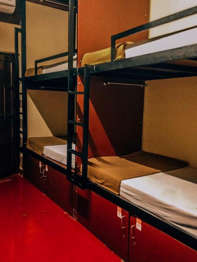 The Metro Pod - Backpackers A/C Dormitory Kochi Exterior photo